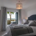 Apartment 3 Waterstone House - Sea Front Apartment, Hot Tub
