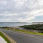 Apartment 3 Waterstone House - Sea Front Apartment, Hot Tub