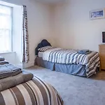 Dragons Den - 2 Bedroom Apartment - Tenby