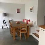 Wonderful Home And Parking, Pets Allowed