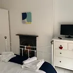 Hobbes Cottage, Pets Allowed