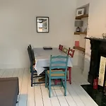 Hobbes Cottage, Pets Allowed
