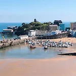 Stunning & Spacious House In Central Tenby