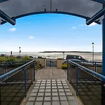 7 South Beach Court - Sea Front Apartment With Spectacular Sea Views