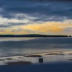 7 South Beach Court - Sea Front Apartment With Spectacular Sea Views