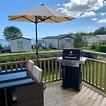 Lydstep Beach Bayview 3-Bedroom Holiday Home