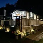 Lydstep Beach Bayview 3-Bedroom Holiday Home