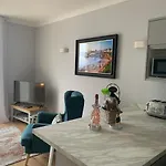 Beautiful Flat With Harbour Views