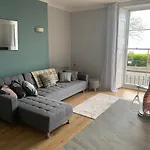 Beautiful Flat With Harbour Views