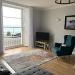 Beautiful Flat With Harbour Views