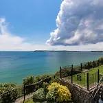 Top Sail - Beautiful Apartment, Minutes Walk To Beach And Town Centre