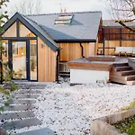 Beavers Lodge. Luxury Property With Hot Tub