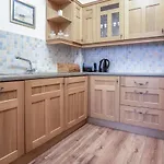 Arcadia - 1 Bedroom Apartment - Tenby