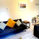 Sunflower Apartment, Family Accommodation Near Tenby In Pembrokeshire