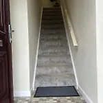 Tenby - Two Bedroom Apartment- Private Parking