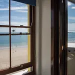 The Nest - 1 Bedroom Apartment - Tenby