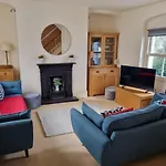 Stunning & Spacious House In Central Tenby