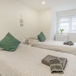 3-Bed 5-6 Berth Modernised Bungalow!
