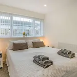 3-Bed 5-6 Berth Modernised Bungalow!