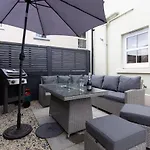 Cottage Mews - Seaside Cottage Parking Terrace
