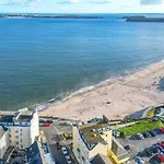 Skylark - 2 Bedroom Apartment - Tenby