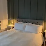 Tenby Hideaway - By The Beaches