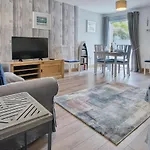 Castle Cottage - 3 Bedroom Holiday Home - Tenby