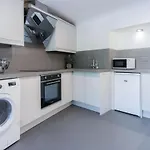 Flat 2 - 2 Bedroom Apartment - Tenby