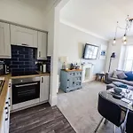 Flat 3 Flint House Tenby - Luxury Couples Apartment