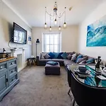 Flat 3 Flint House Tenby - Luxury Couples Apartment