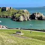 5 Min Walk To Beaches & Pembrokeshire Coast Path