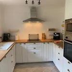 Tenby 2 Bed Flat With Parking, Plus Pet