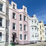 The Penthouse - Luxury 1 Bed - Panorama - Tenby