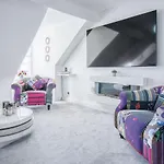 The Penthouse - Luxury 1 Bed - Panorama - Tenby