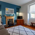 Family Home With Bunk Beds, Courtyard, Tv & Beach