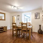 Shell Cottage - 2 Bedroom Holiday Home - Tenby