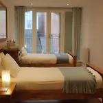 Stylish Flat In Central Tenby & Free Parking