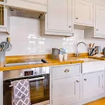 2 Bed In Tenby 88608