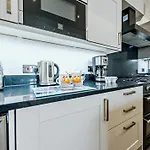3 Bed In Tenby Fb161