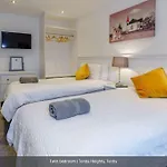 Tenby Heights, 5 En-Suites, Parking & Garden