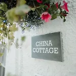 Quaint Cosy Cottage With A Hot Tub In Tenby Centre