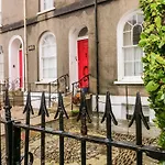 Flat 1, Belmont