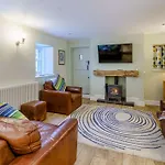 4 Bed In Tenby Fb042