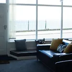 Central Tenby North Beach Apartment With Parking