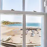 2 Bed In Tenby Fb115