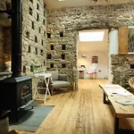 Trefloyne Manor