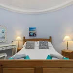 Laston Garden Apartment - Sea Views Large Terrace