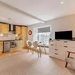 1 Bed In Tenby Fb056