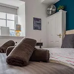 1 Bed In Tenby Fb056