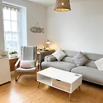 Sea La Vie Tenby Lovely 1 Bed Flat - Sea Views